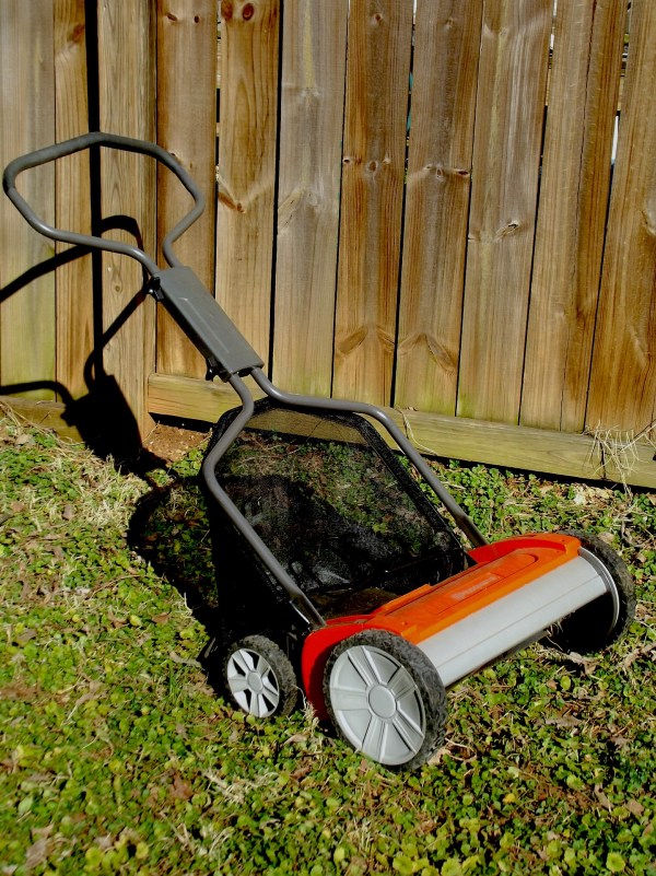 Reel mower, lawn mower, hand push
